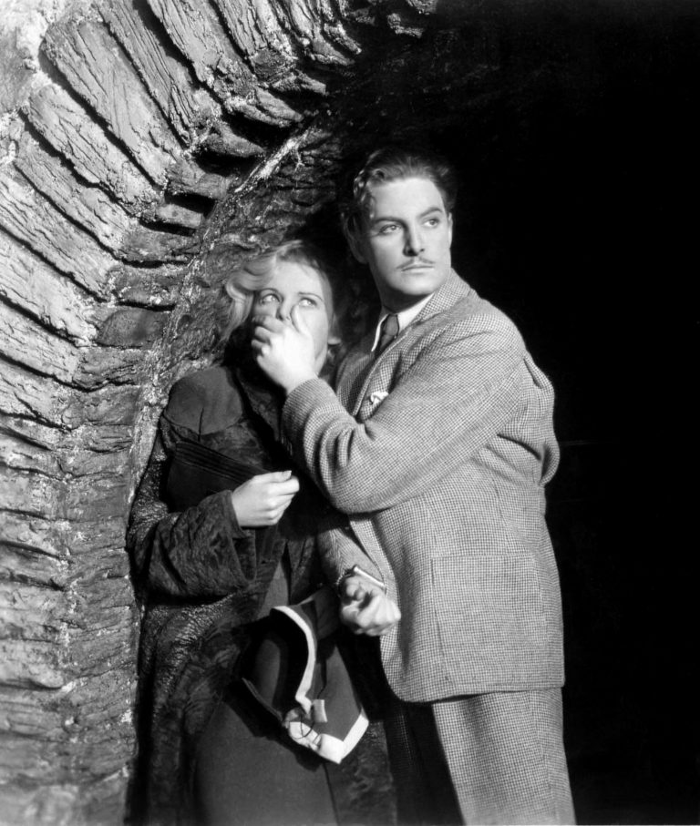 Madeleine Carroll handcuffed to Robert Donat in The 39 Steps