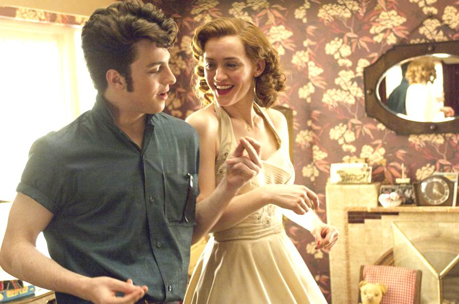 Aaron Taylor and Anne-Marie Duff in Nowhere Boy