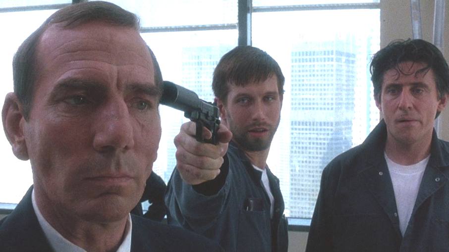 Pete Postlethwaite, Stephen Baldwin and Gabriel Byrne in The Usual Suspects