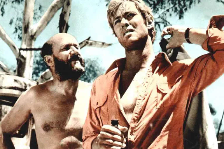 Donald Pleasence and Gary Bond in Wake in Fright