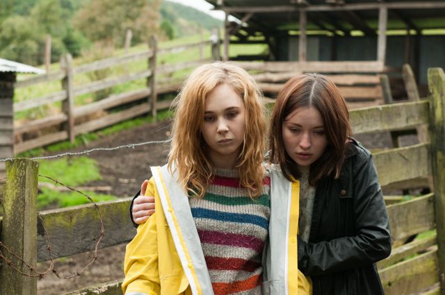 Juno Temple and Emily Browning in Magic Magic