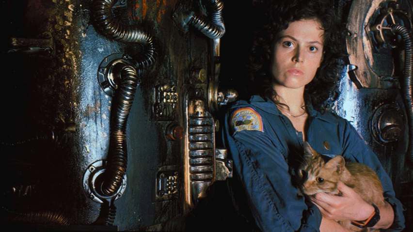 Sigourney Weaver and cat in Alien