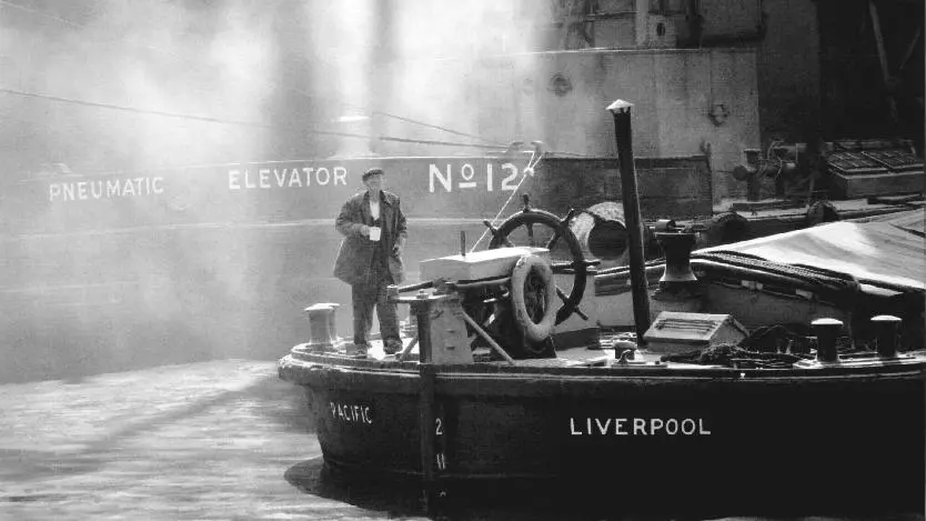 Down at the docks, in Terence Davies's Of Time and the City
