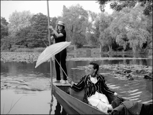 Emma punts, Steed relaxes