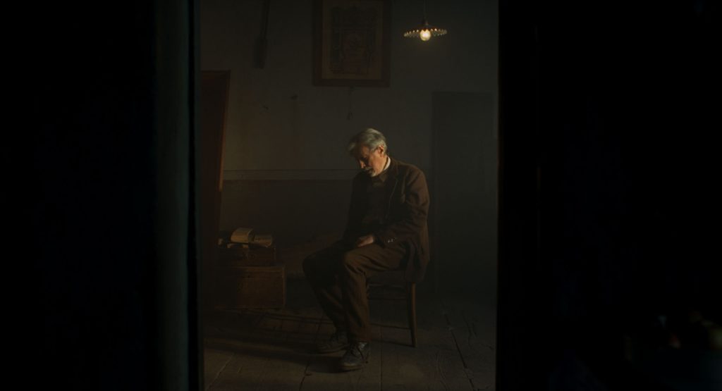 Massimo De Francovich as Mario