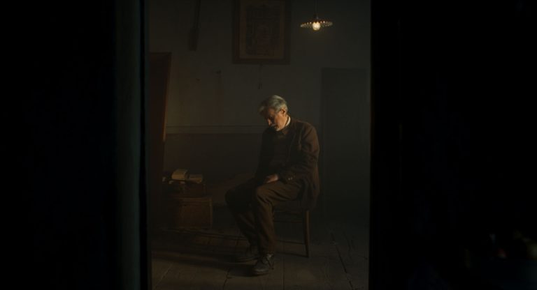 Massimo De Francovich as Mario