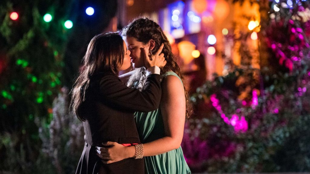Abbie and Ellie kiss