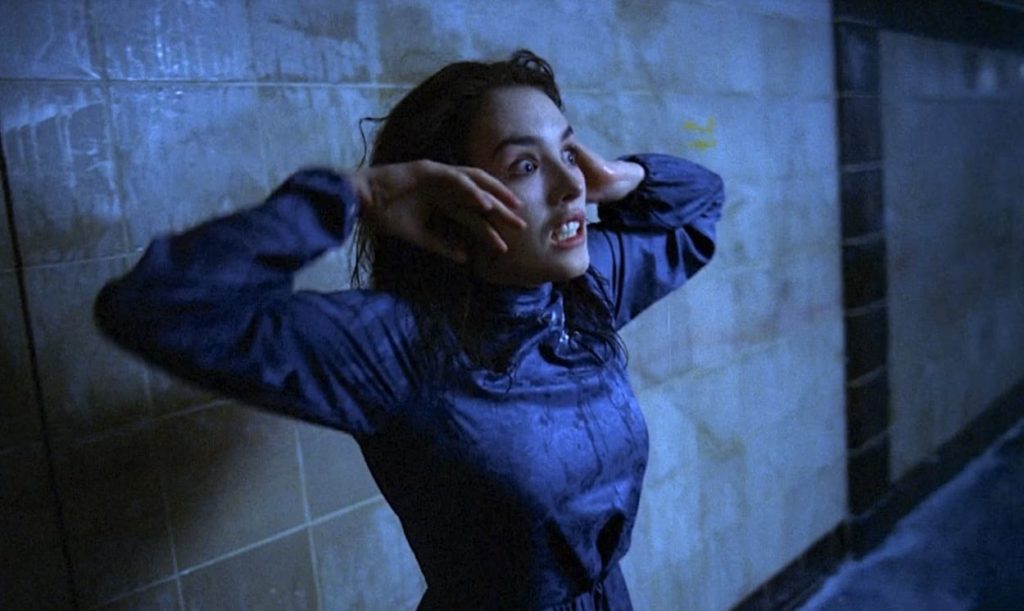Isabelle Adjani goes crazy in the subway