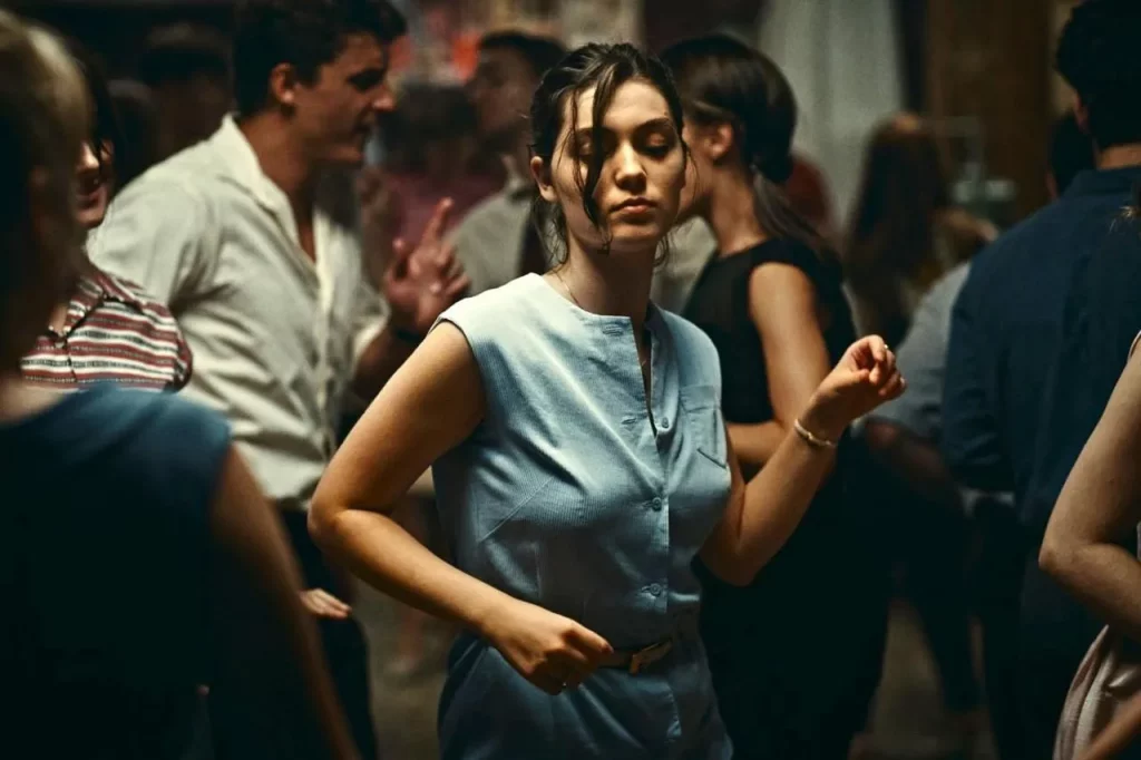 Anamaria Vartolomei as Anne