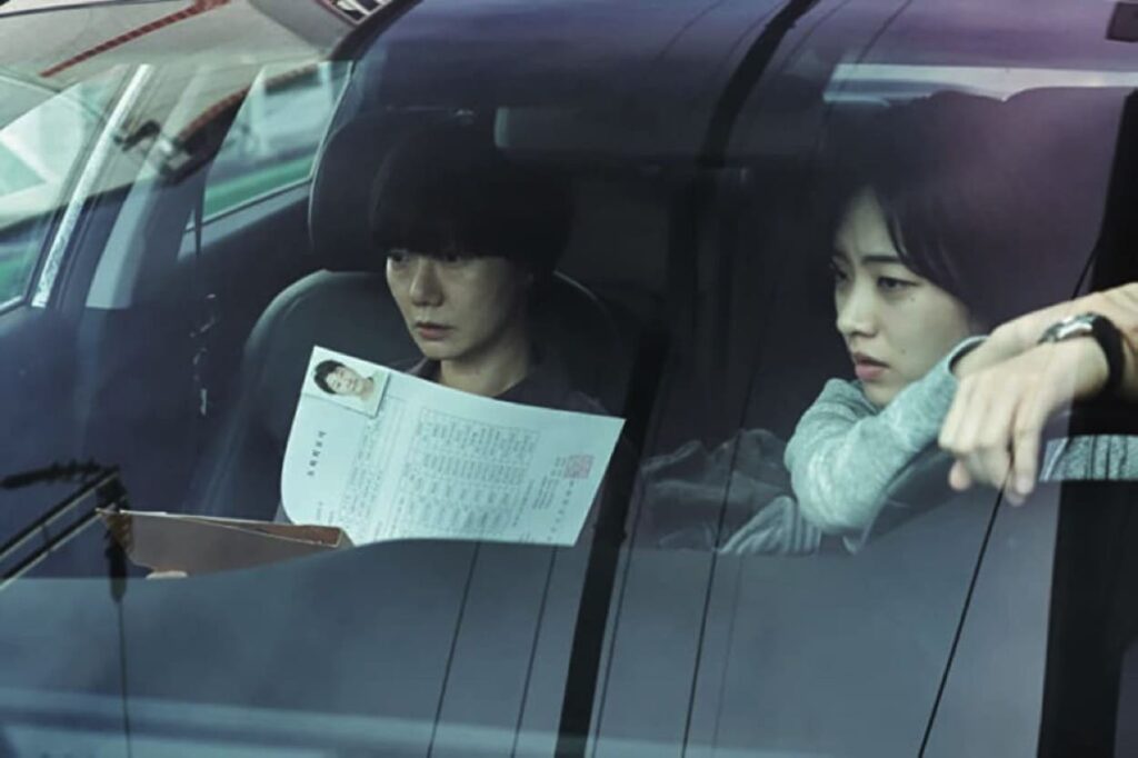 Cops Su-jin and Detective Lee