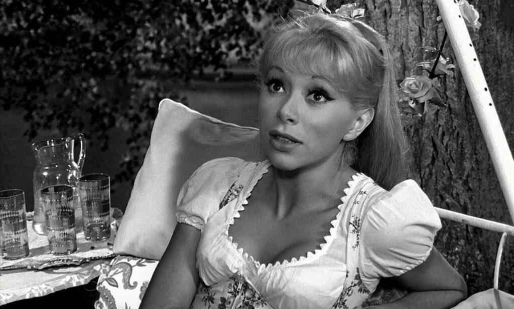 The widow Amaranthe (Mireille Darc)