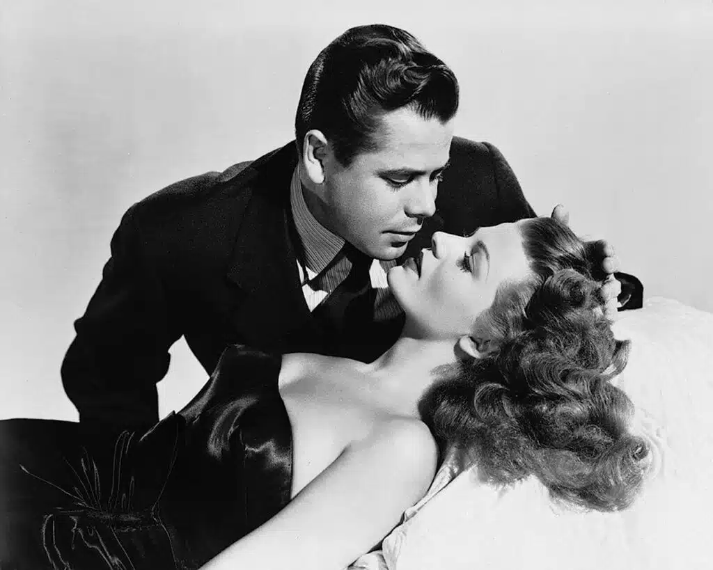 Glenn Ford and Rita Hayworth in romantic clinch