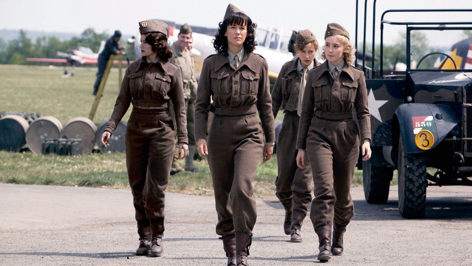 The female agents on the way to an airplane