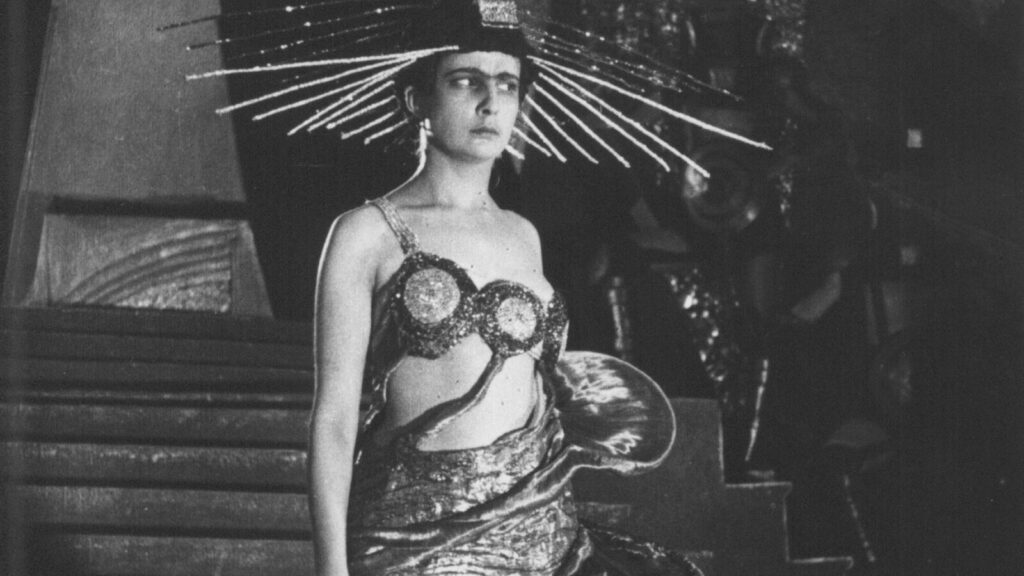 Yuliya Solntseva as Aelita