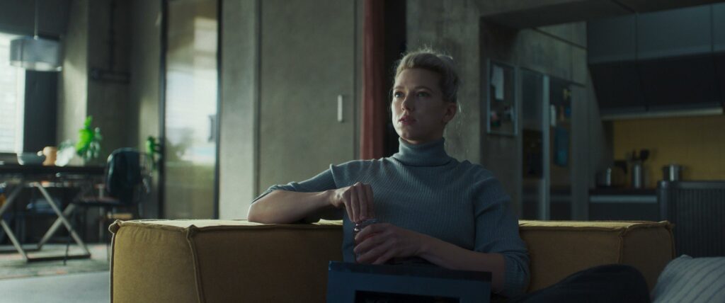 Andrea Mohylová as cop Trochinowska