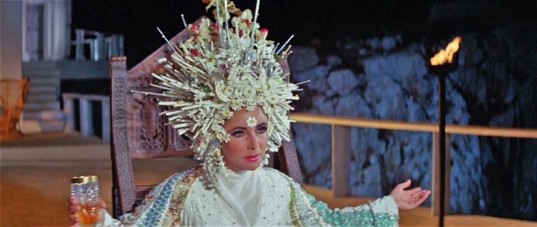 Elizabeth Taylor in spectacular headdress