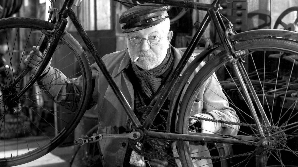 Jean-Marie Péjat fixes a bicycle