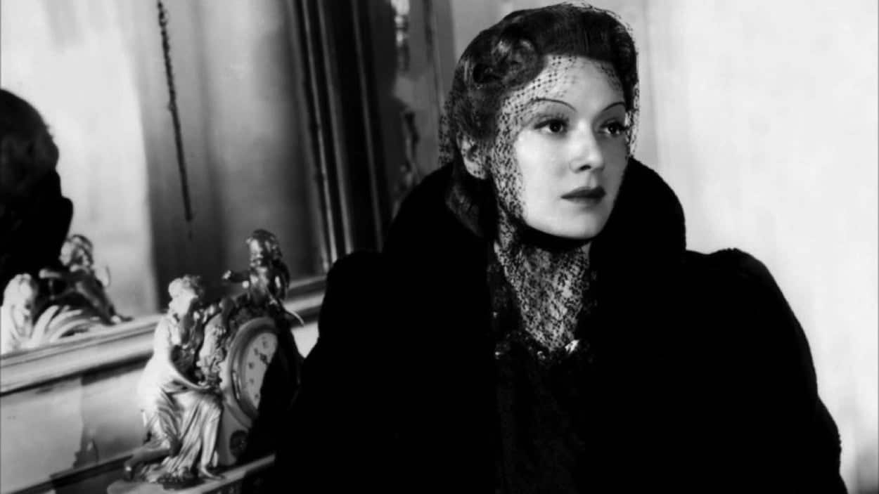 Edwige Feuillère as Evelyn