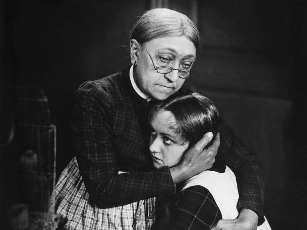 Mads comforts Ida