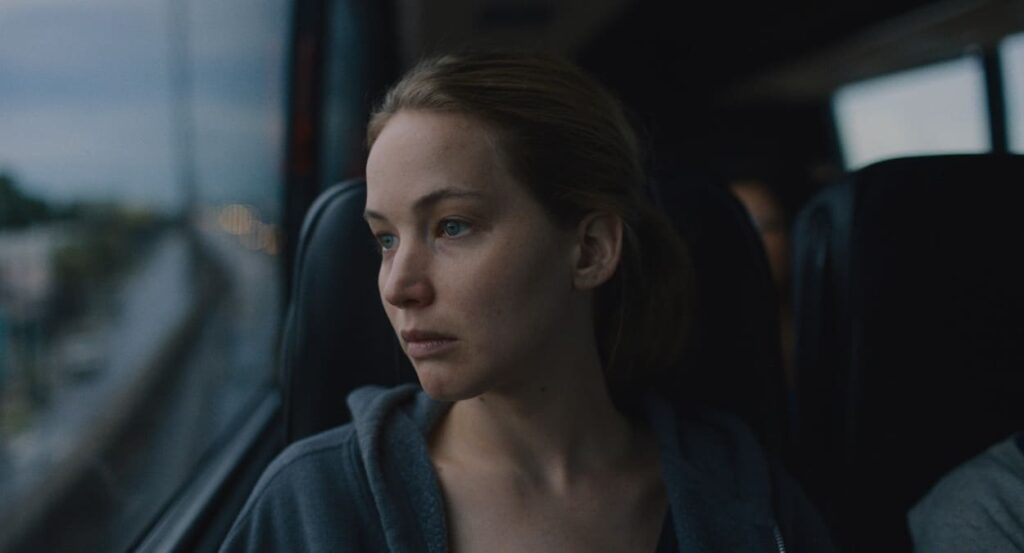Close up of Lynsey (Jennifer Lawrence)