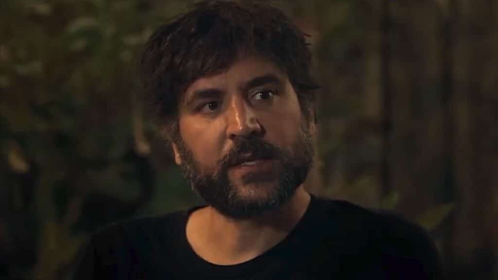 Graham (Josh Radnor) close up