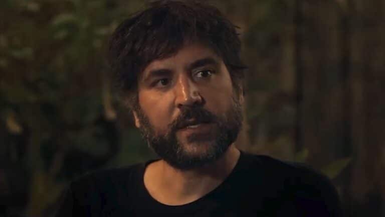 Graham (Josh Radnor) close up