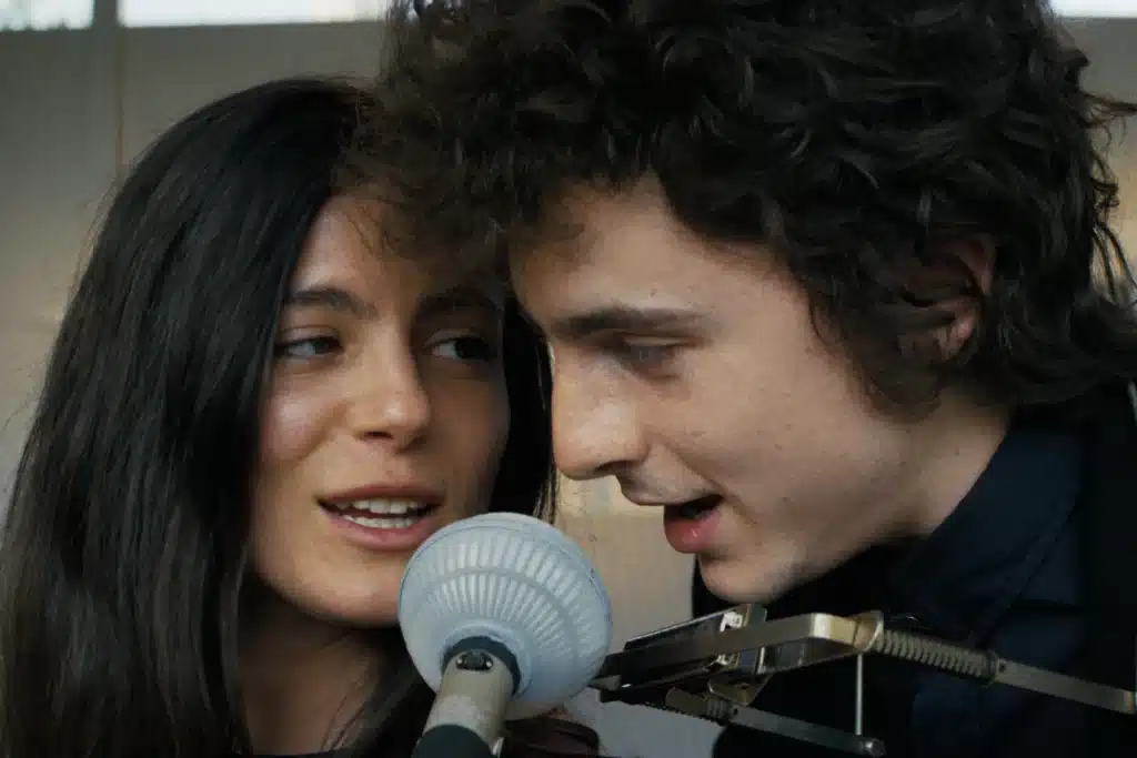 Joan Baez and Bob Dylan share a microphone