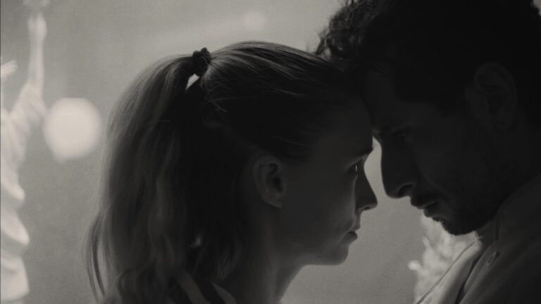 Julia and Pedro head to head in silhouette