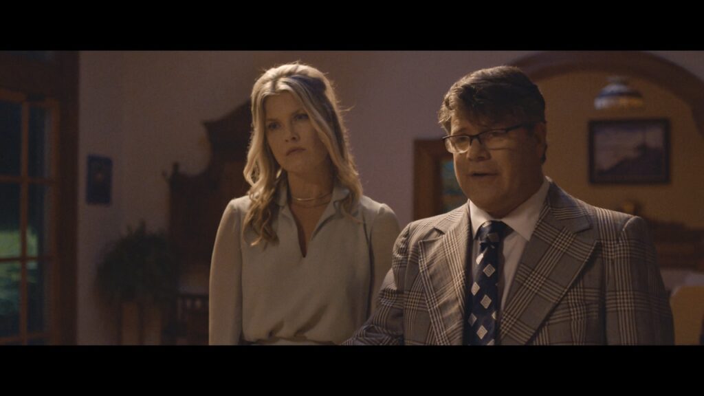 Ali Larter and Sean Astin as Annie's parents