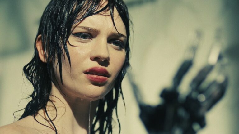 Close up of Sophie Thatcher