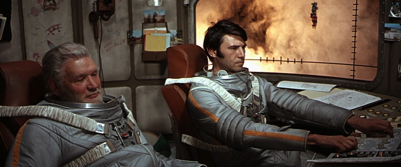 Cosmonauts Kun and Daniel in their spaceship