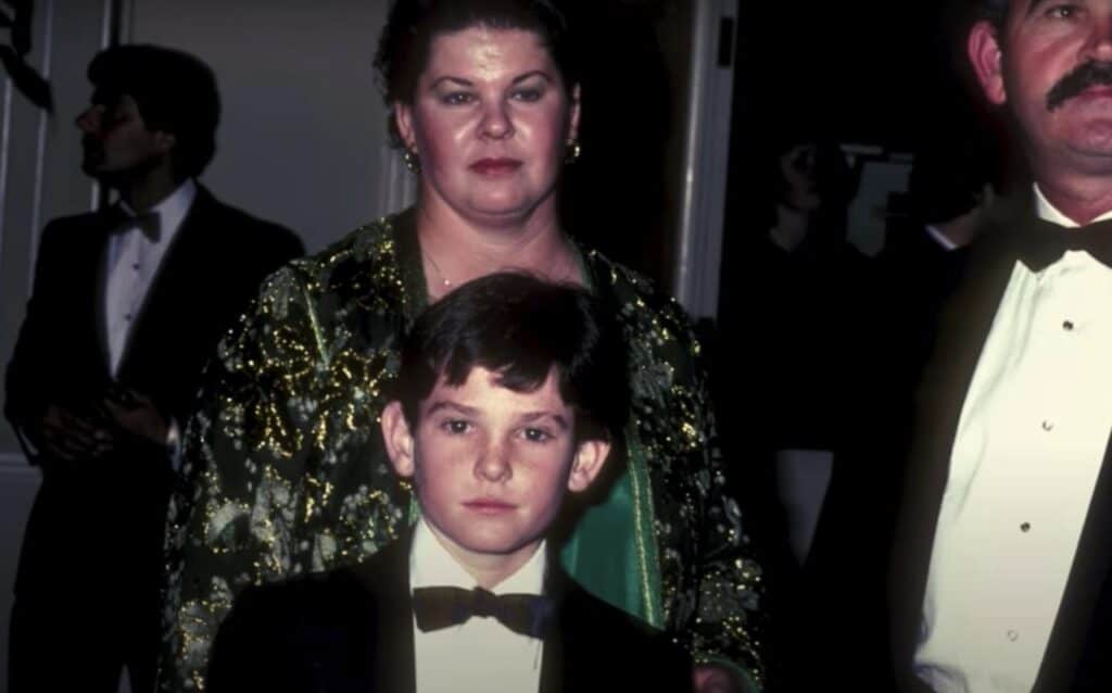 A young Henry Thomas and family