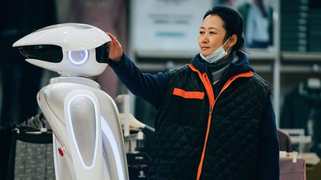 A robot meets the older Qiaoqiao