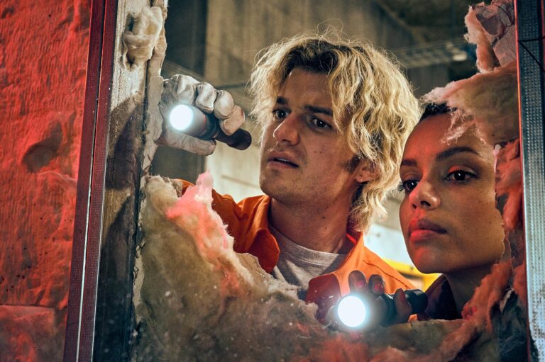 Travis and Naomi investigate