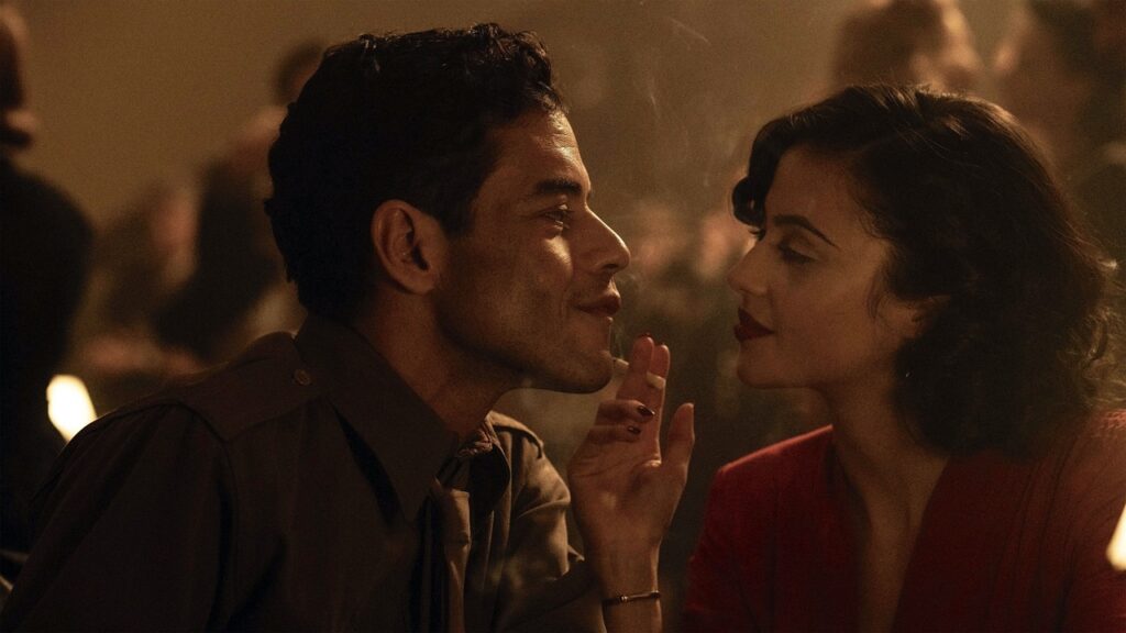 Douglas Kelley enjoys some downtime with Lila McQuaide (Lydia Peckham)