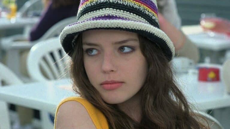 Roxane Mesquida as Elena